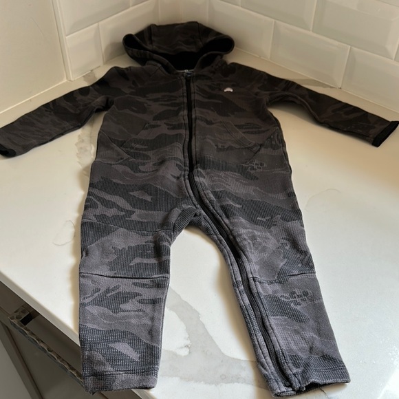 The GAP Black and Gray Camouflage Hoodies onsies BUNDLE OF TWO - Picture 7 of 9